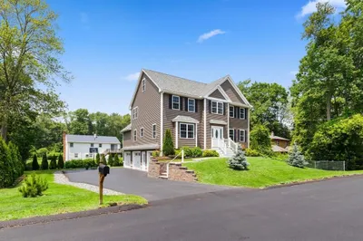10 Carol Avenue 1