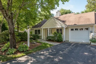 8 Stratton Dr #8