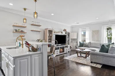 174 W 9th St #3