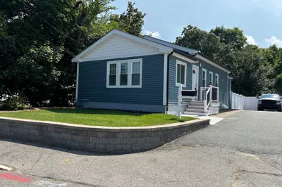 955 Centre St