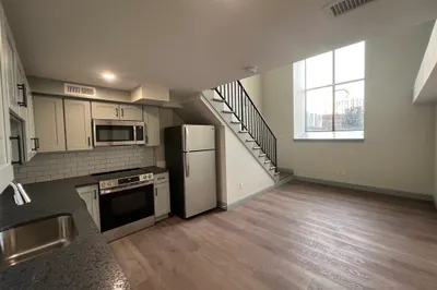 160 Seabury St #25 1