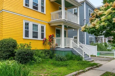 137 Williams St #1
