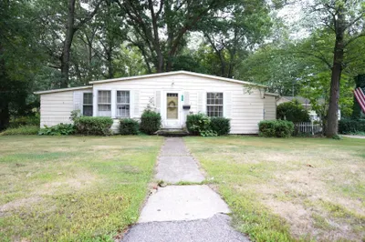 351 Towne St 1