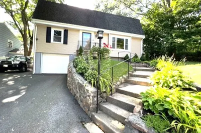 57 Norval Ave