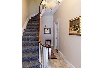 9 Temple St #1