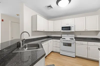 30 Franklin St #309