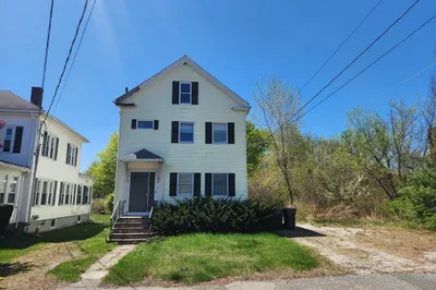 7 E Main St