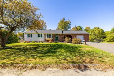10 Emond Ave
