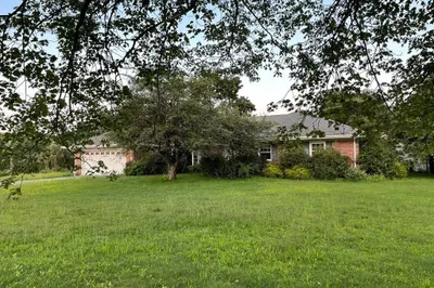764 Center St 1