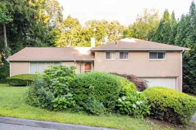 25 Valley Hill Dr 1