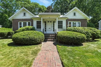 22 Stoneleigh Cir