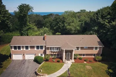 6 Elaine Ct