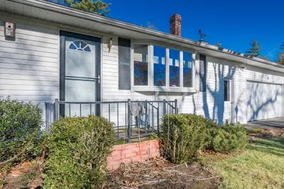 27 Lunt Dr 1