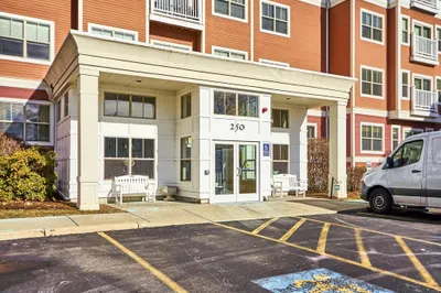 250 Main St #121 1