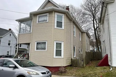68 Grant St #3 1