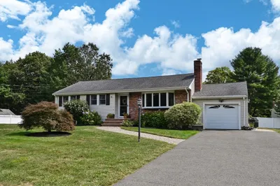 4 Appletree Ln