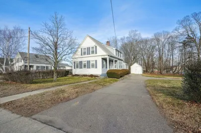 579 N Main St