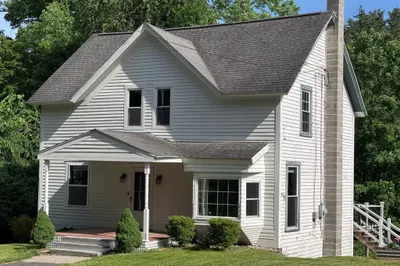 390 Main St 1