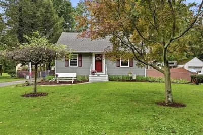 386 Parker St 1