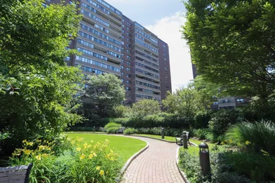 9 Hawthorne Pl #2C 1