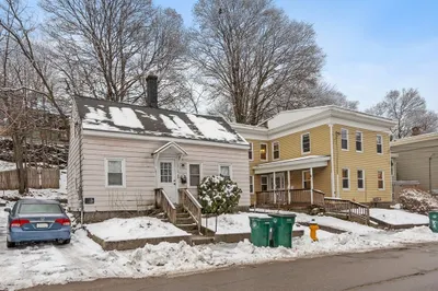 30-34 Pleasant St 1