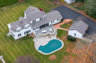 162 Old Westford Rd 1