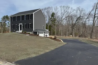 27 Range Ave
