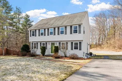 17 Merrimac Dr 1