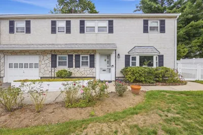 37 Rustcraft Rd 1