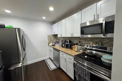 71 Oxford Ave #4 1