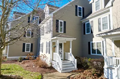 32 Hedge Rd #C