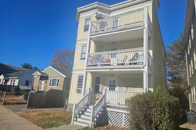 157 River St