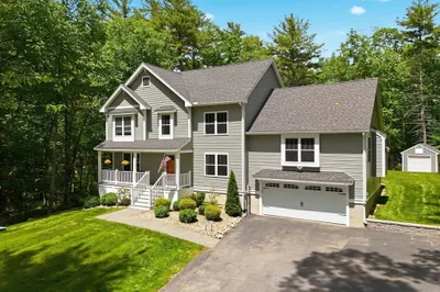 109 Thurlow St 1