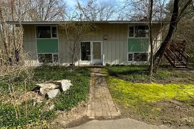 205 Lincoln St 1