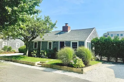 8 Oyster Dr