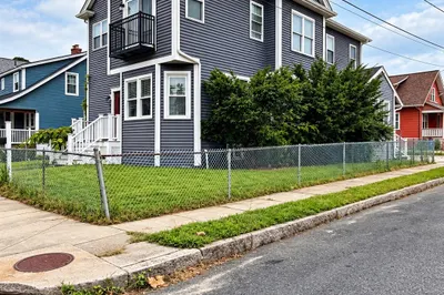 996 Walnut St 1