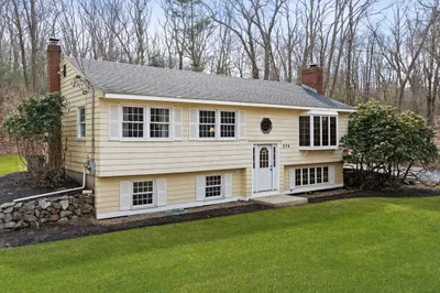 370 Ipswich Rd 1