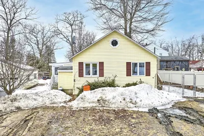 10 Pine Ave