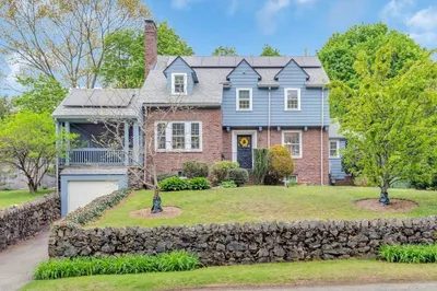 89 Churchill Avenue
