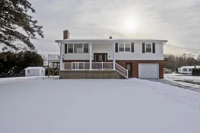 9 Mayflower Avenue 1