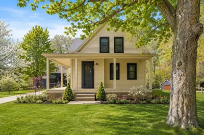 25 Warfield St 1