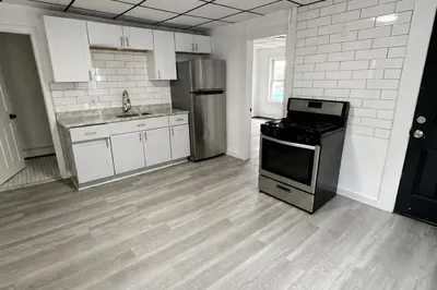 66 Broadway #2R 1