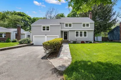 102 Hathaway Cir 1