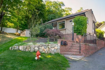 15 Boie Ave