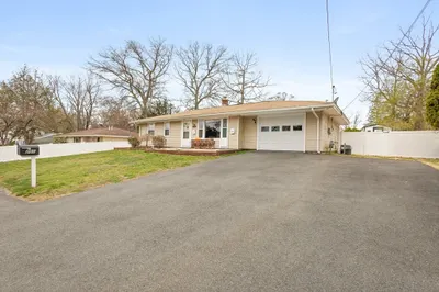 201 Caroline Dr 1