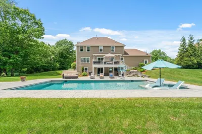 5 Clinton Dr 1