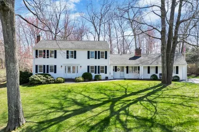 27 W Colonial Rd 1