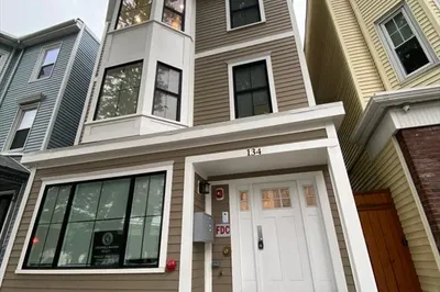 134 Chelsea St #2