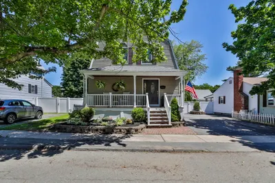 16 Endicott St 1