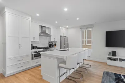 326 W Broadway #2